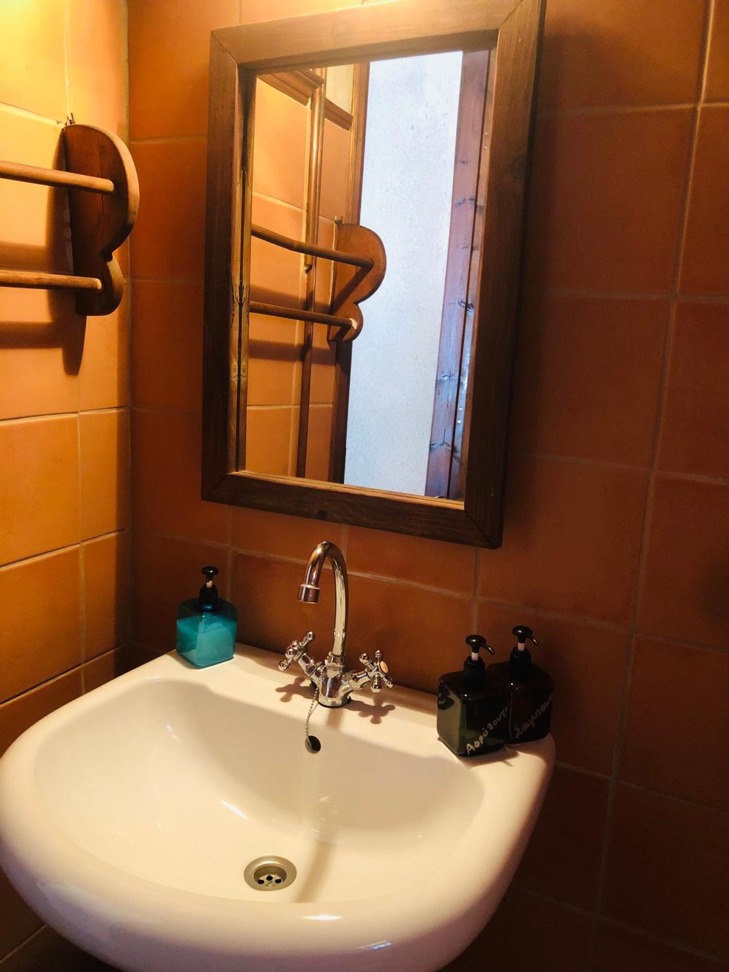 Χαγιάτι Hotel Psarades Bagian luar foto